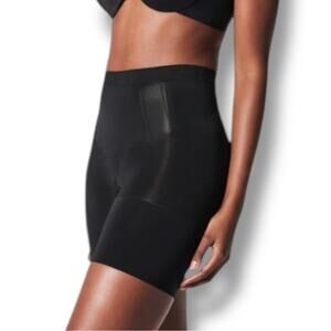 SPANXsculpt OnCore mid thigh short shapewear control NWT